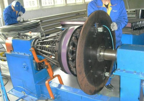 青岛MK网页版机械 三角胶贴合机——轮胎制造好搭档！